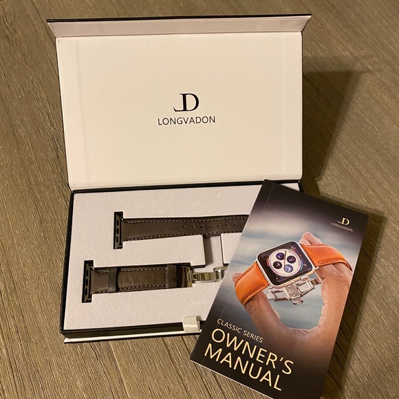 LONGVADON | Classic Series Apple Watch Band in Shark Gray - Picture 7 of 7